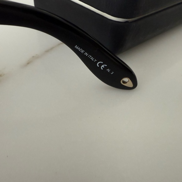 Authentic Givenchy sunglasses - Picture 4 of 6